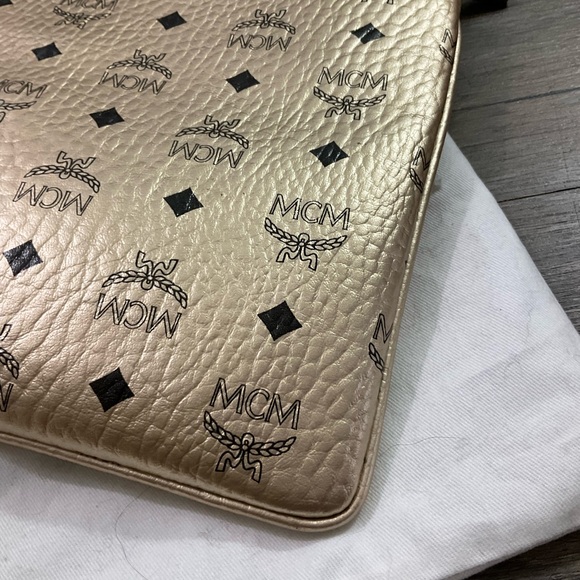 MCM Visetos Medium Portuna Pouch W/Strap - Picture 11 of 11